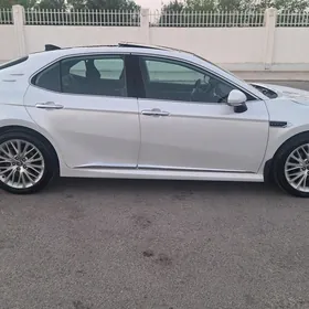 Toyota Camry 2019