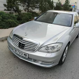 Mercedes-Benz S-Class 2010