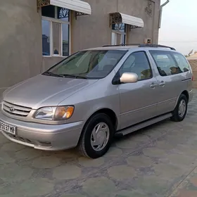 Toyota Sienna 2002
