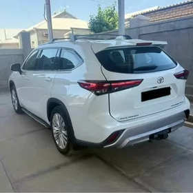 Toyota Highlander 2021