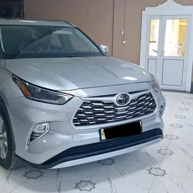 Toyota Highlander 2021
