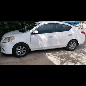 Nissan Versa 2012