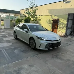 Toyota Camry 2025