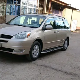 Toyota Sienna 2004