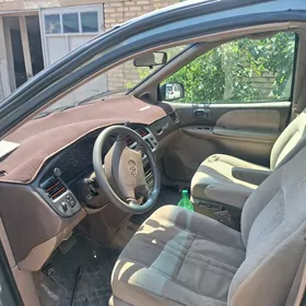 Toyota Sienna 2000