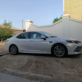 Toyota Camry 2021