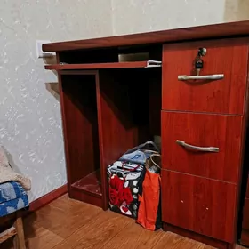 продам компьютерный стол