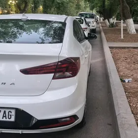 Hyundai Elantra 2020