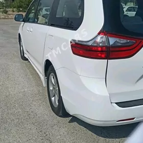 Toyota Sienna 2019