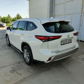 Toyota Highlander 2021