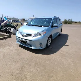 Toyota Sienna 2016