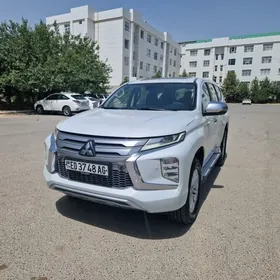 Mitsubishi Pajero 2020