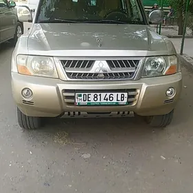 Mitsubishi Pajero 2005