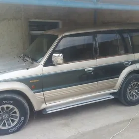 Mitsubishi Pajero 1993