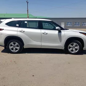 Toyota Highlander 2021