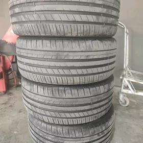 245/40 R19 kapsen