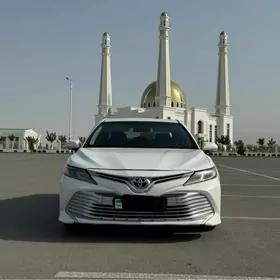 Toyota Camry 2019