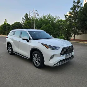 Toyota Highlander 2021