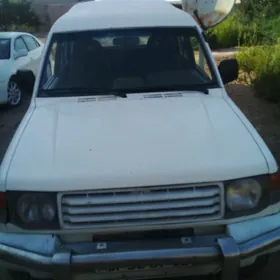 Mitsubishi Pajero 1993