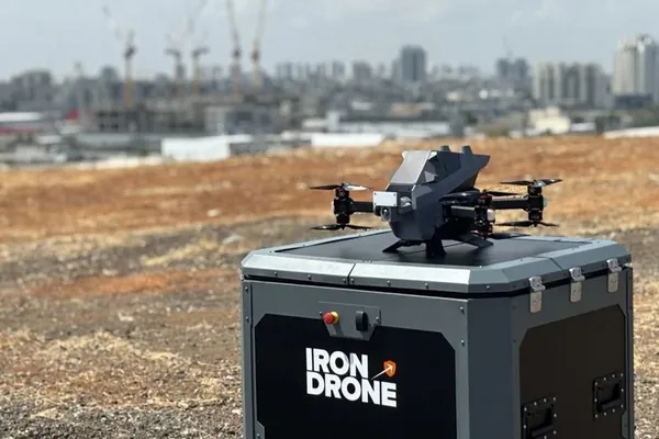 В Нью-Йорке создали новую противодроновую технологию Iron Drone Raider