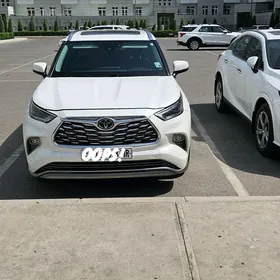 Toyota Highlander 2021