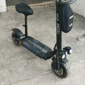 электроскутер