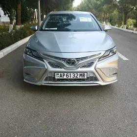Toyota Camry 2021