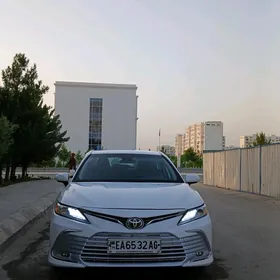 Toyota Camry 2019