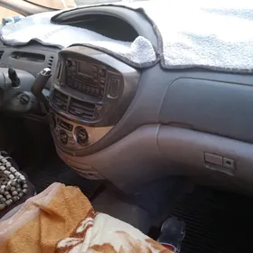 Toyota Previa 2000
