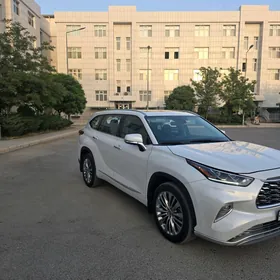 Toyota Highlander 2021