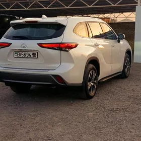 Toyota Highlander 2021