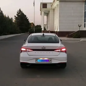 Hyundai Elantra 2021
