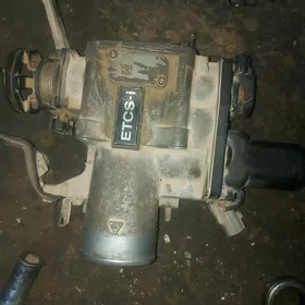 Leksus gs 300 zaslonka