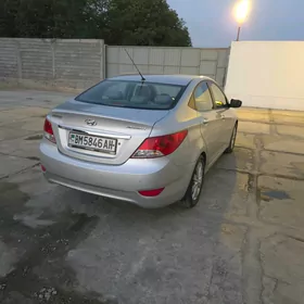 Hyundai Accent 2013