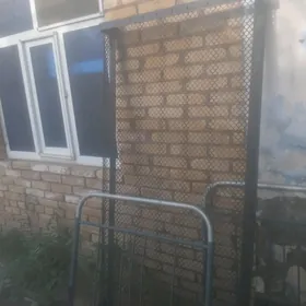 кровать железный