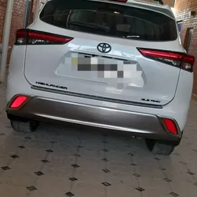 Toyota Highlander 2021