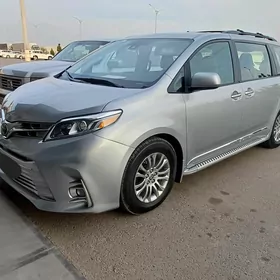 Toyota Sienna 2020