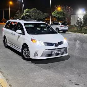 Toyota Sienna 2019