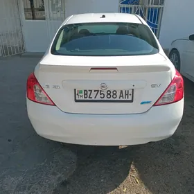 Nissan Versa 2012