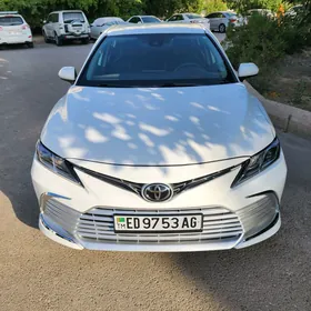 Toyota Camry 2021