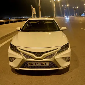 Toyota Camry 2019
