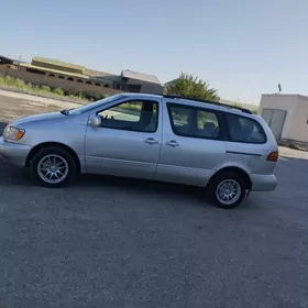 Toyota Sienna 2000