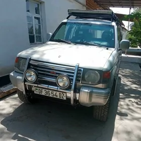 Mitsubishi Montero 1995