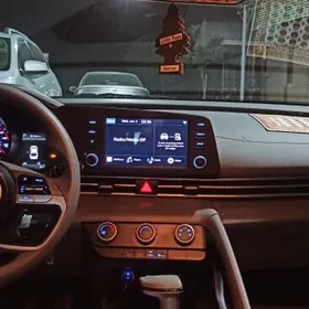 Hyundai Elantra 2022