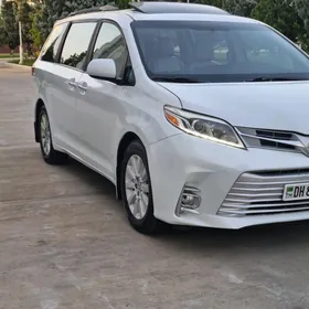 Toyota Sienna 2016