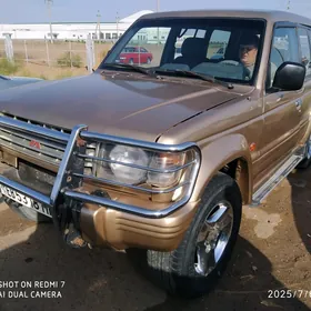 Mitsubishi Pajero 1992