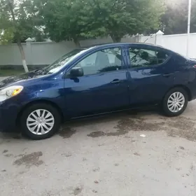 Nissan Versa 2012