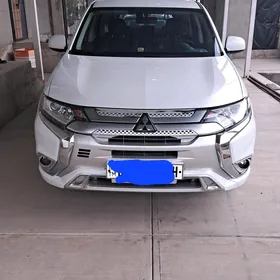 Mitsubishi Outlander 2023