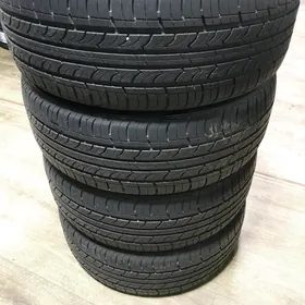 Roadstone 215/55R17 komplekt