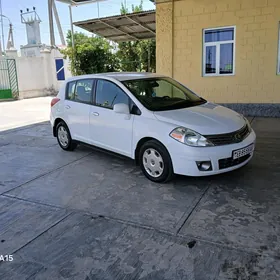 Nissan Versa 2012